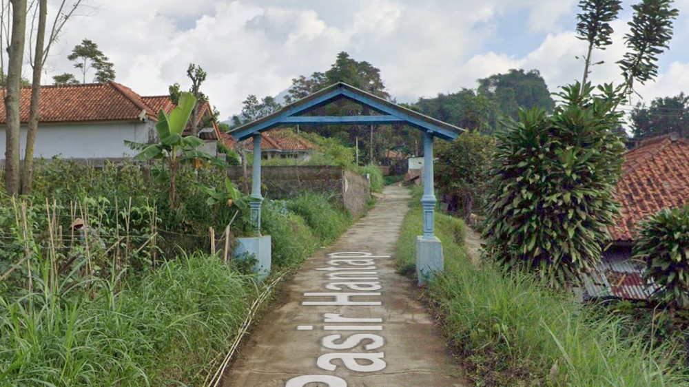 Gapura Kampung Pasirhantap Desa Genteng