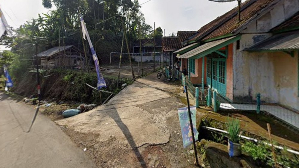Akses barat Kampung Cikaso Desa Pangadegan