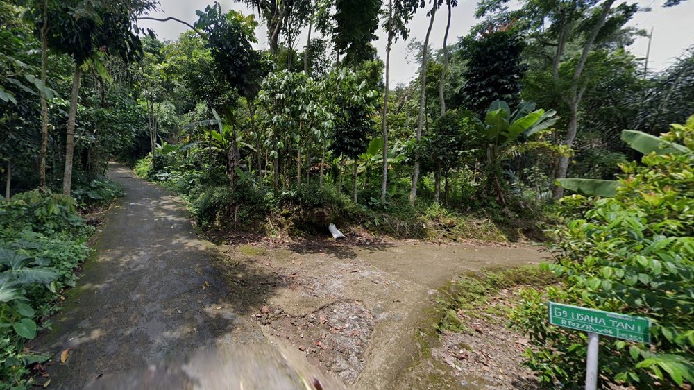 Akses jalan ke Kampung Gunungoa Desa Awilega