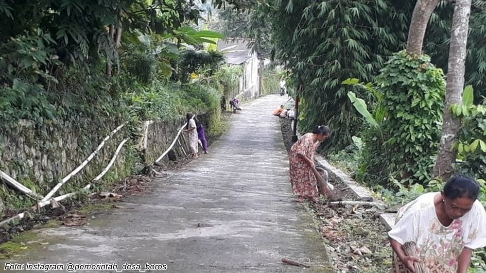 Jalan menuju ke Kampung Hariang Tonggoh