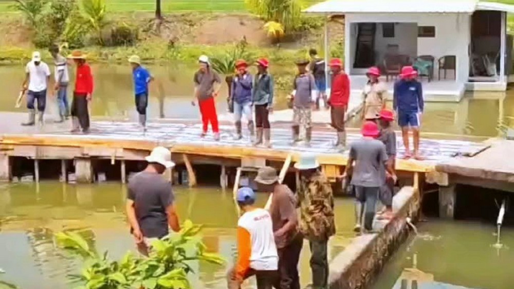 Pembangunan akses jalan ke Kampung Panyingkiran