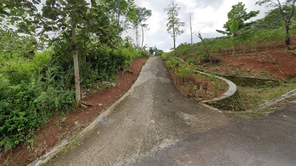Akses jalan ke Kampung Cibiuk Desa Mekar Rahayu