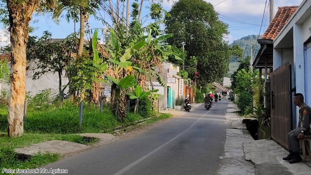 Akses jalan Kampung Cikandang Desa Raharja