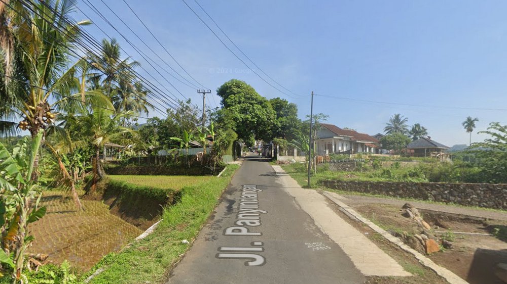 Akses jalan ke Kampung Kertasari Desa Margamukti