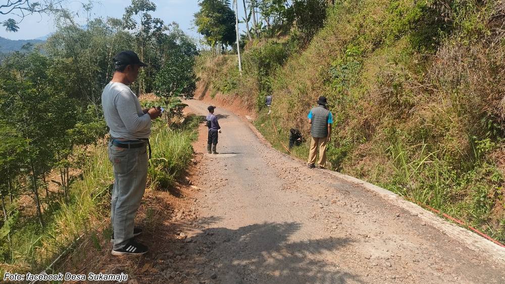 Akses jalan Kampung Cisoka Desa Sukamaju