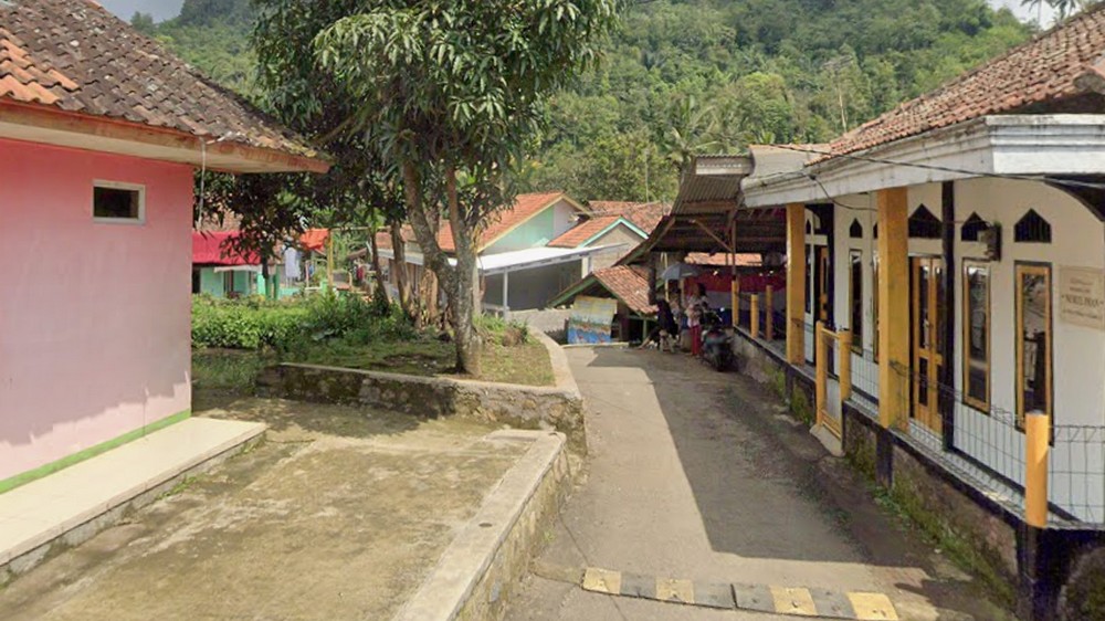 Akses menuju Kampung Cisugan Girang Desa Pangadegan