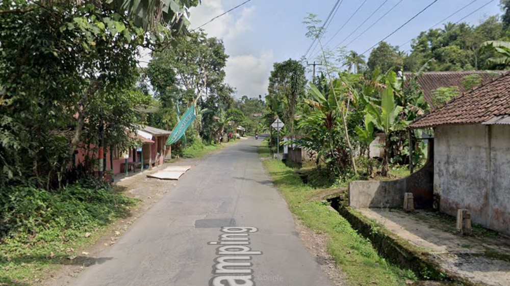 Akses jalan Kampung Selakopi Desa Pangadegan