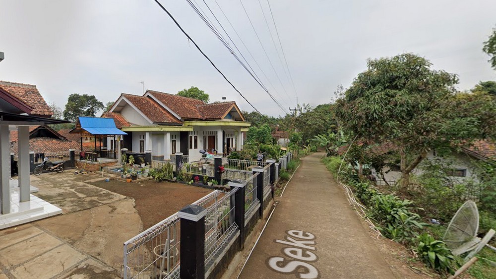 Akses jalan Kampung Pasirhuni Desa Sukawangi