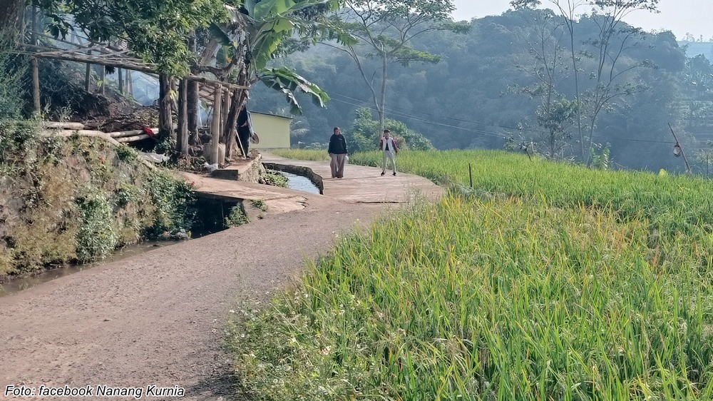 Akses masuk Kampung Tonjong Desa Pasigaran