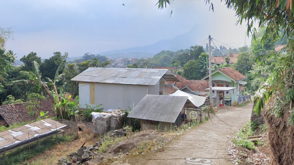 Akses jalan Kampung Cipulus Desa Pasigaran