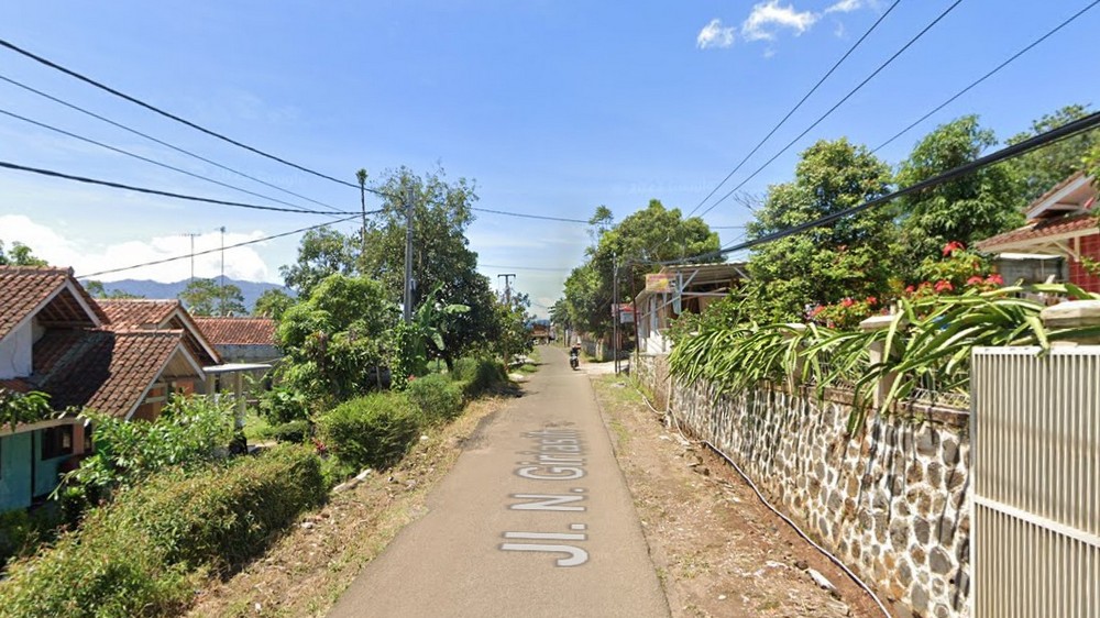 Akses jalan Kampung Giriasih Desa Cinanjung