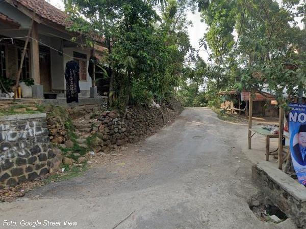 Akses masuk ke pemukiman Kampung Bunisari