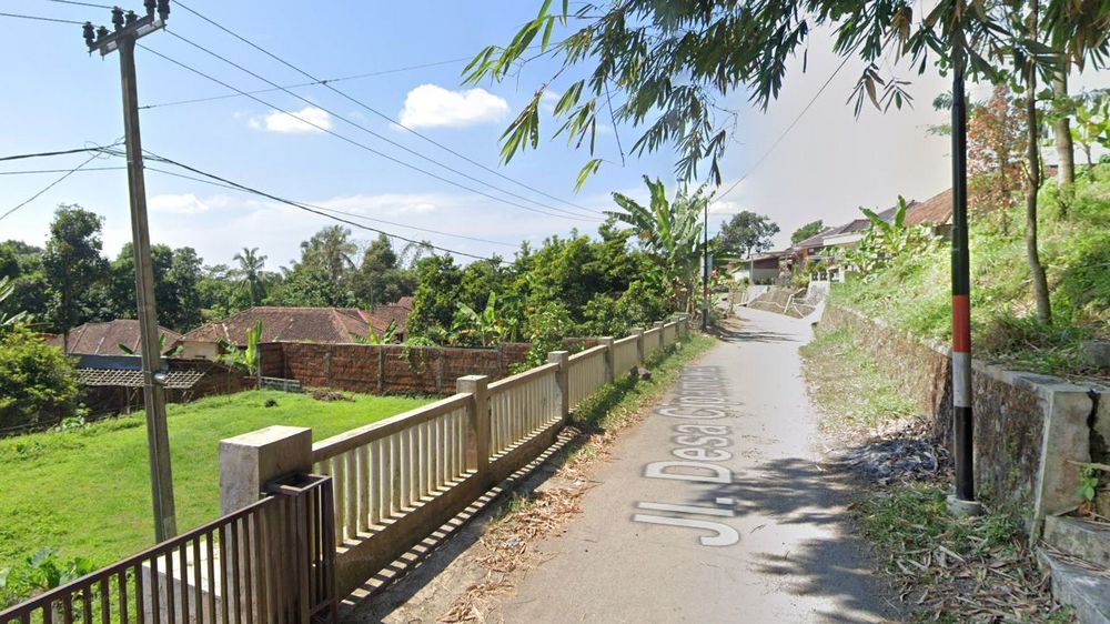 Akses masuk Kampung Cigalumpit Desa Cipamekar