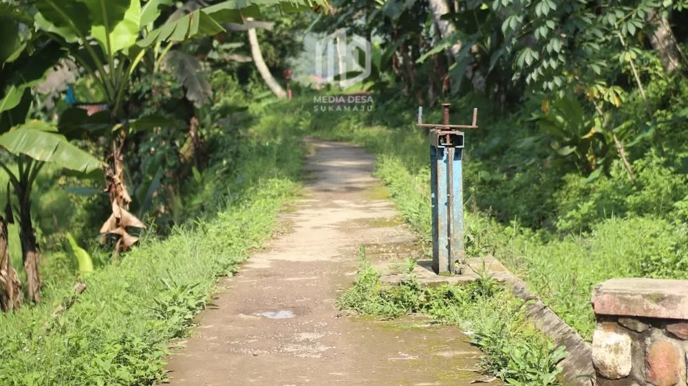 Akses masuk Kampung Cipari bagian timur