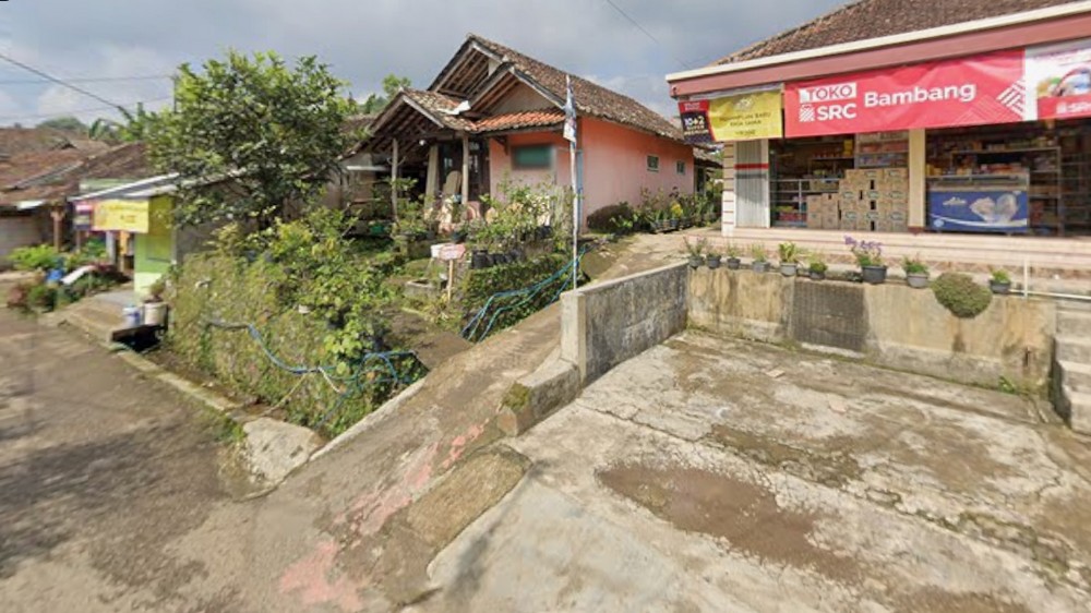 Akses masuk ke Kampung Cihaur Desa Pangadegan