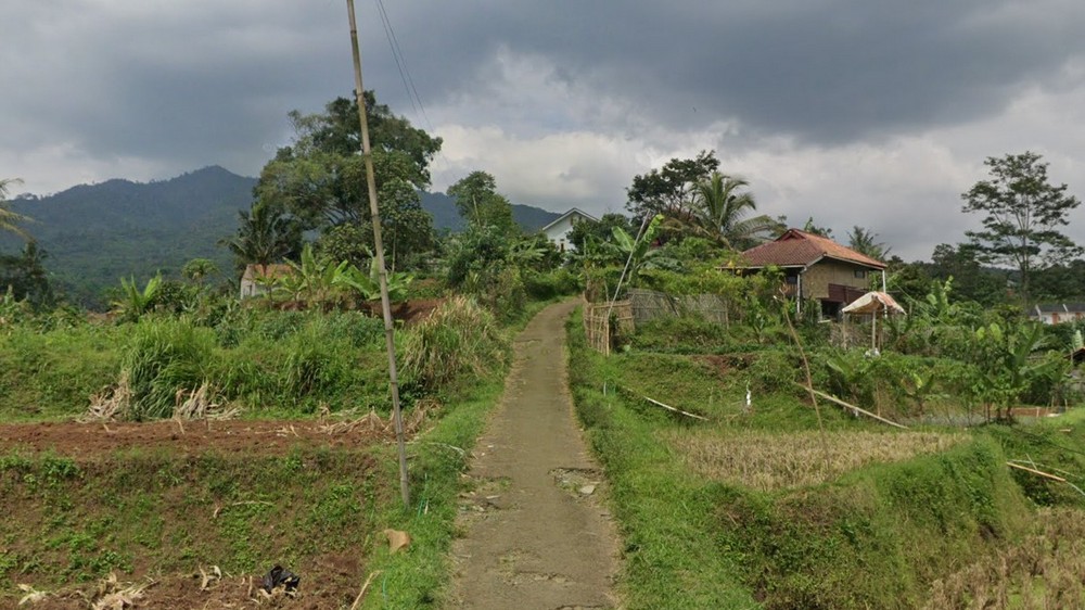 Akses masuk Kampung Cipokbray Desa Cimanggung