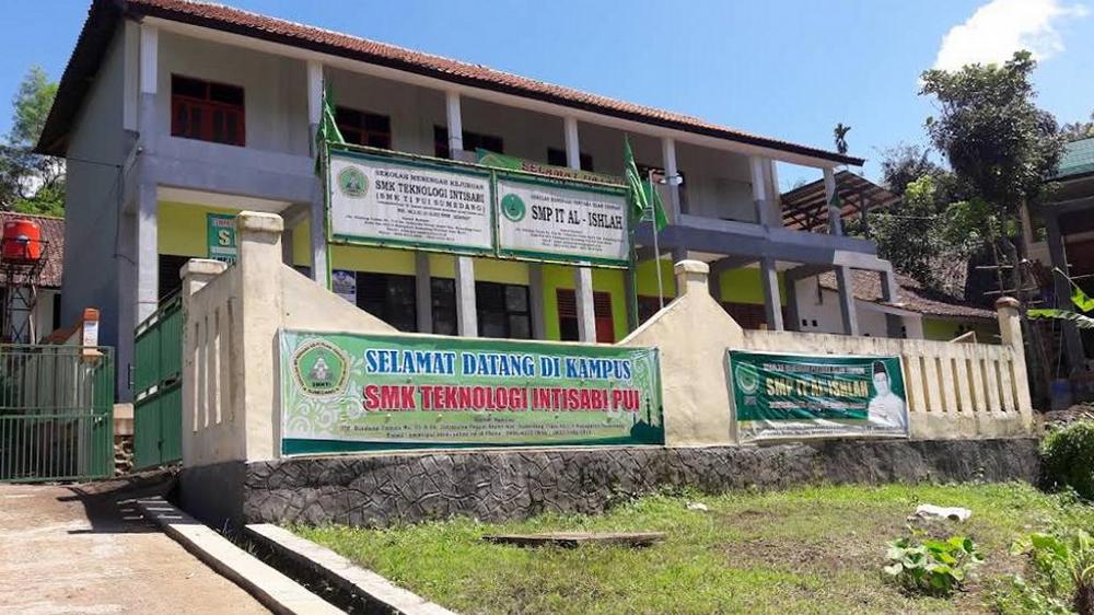 Bangunan sekolah SMK Teknologi Intisabi