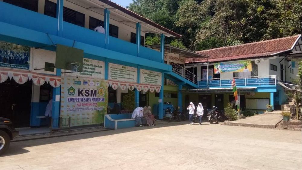 Bangunan MA Asyrofuddin Cipicung Conggeang