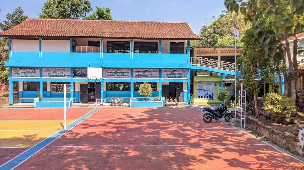 Bangunan madrasah MTs Asyrofuddin Conggeang