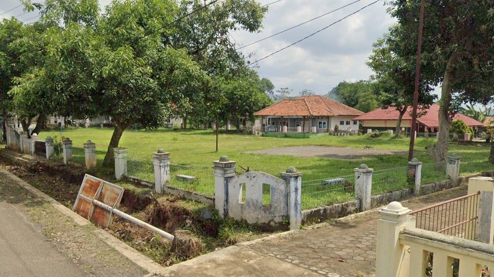 Alun-alun Surian sebelum penataan