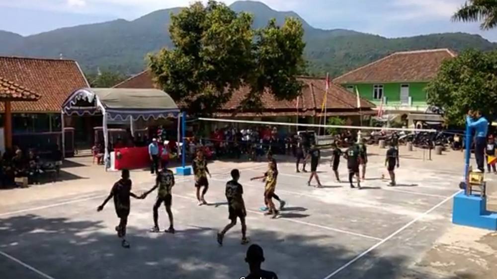 Bola voli di Kampung Pangkalan Desa Boros