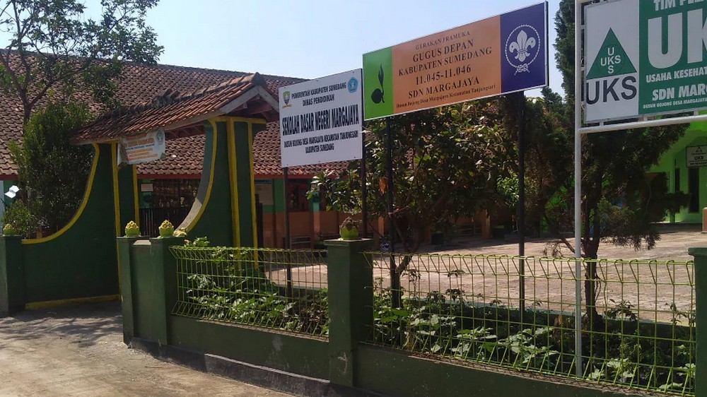 Bagian depan SD Negeri Margajaya Kecamatan Tanjungsari