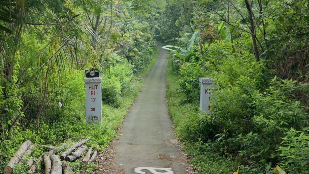 Gapura Kampung Cikubang Desa Sukahayu