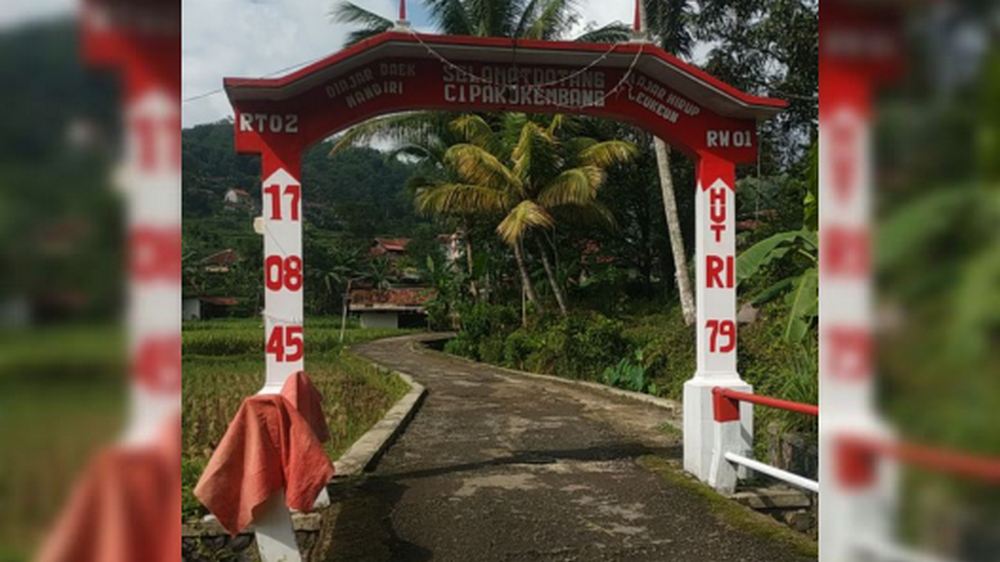 Gapura Kampung Cipaku Desa Pangadegan