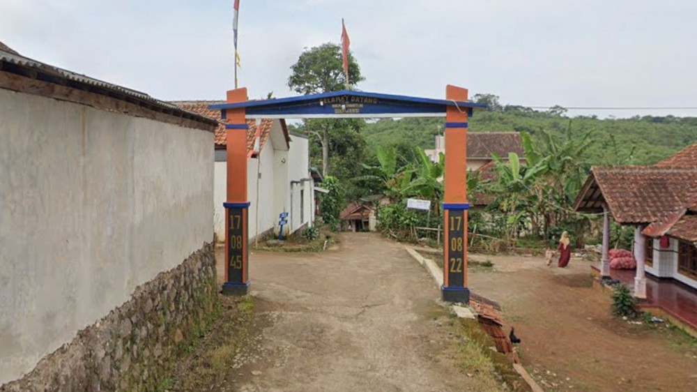 Gapura Kampung Kasopapak Desa Sukawangi