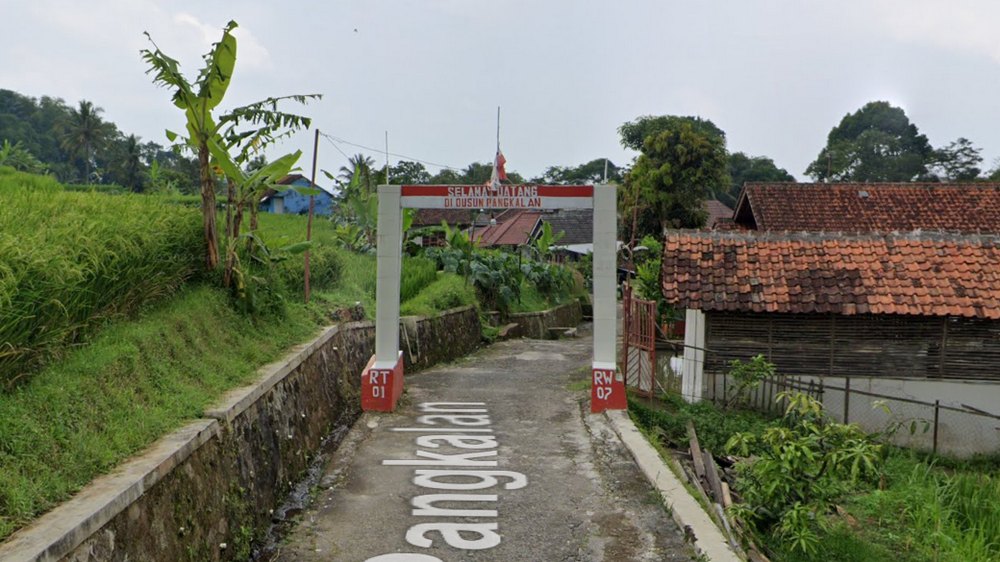 Gerbang Kampung Pangkalan Desa Cibeureum Wetan