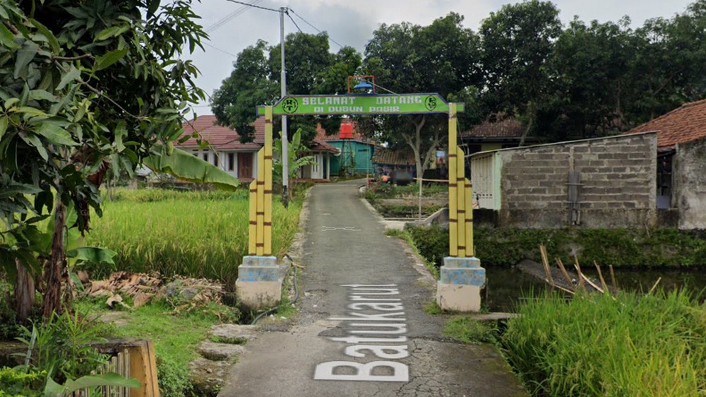 Gapura Kampung Pasir Desa Cibeureum Wetan
