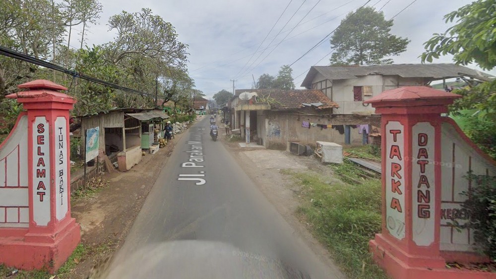 Akses masuk Kampung Taneuhbeureum Desa Cimanggung