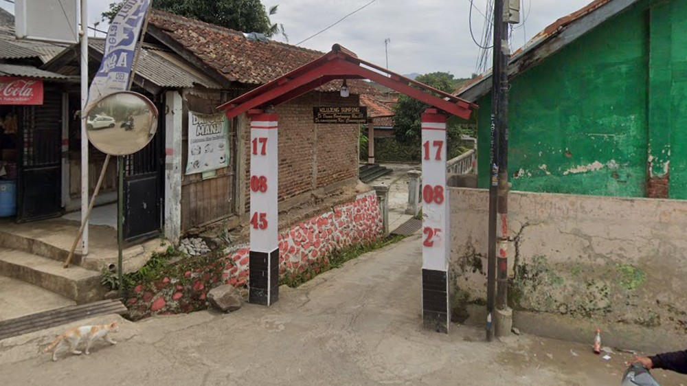 Gapura RW 03 Kampung Bendungan Desa Cimanggung