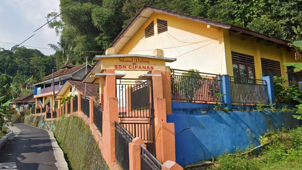 Gerbang sekolah SD Negeri Cipanas Tanjungkerta