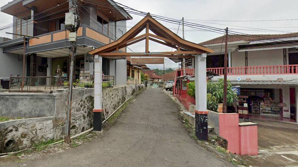 Gerbang masuk ke kawasan Kampung Depok Desa Tanjungmekar