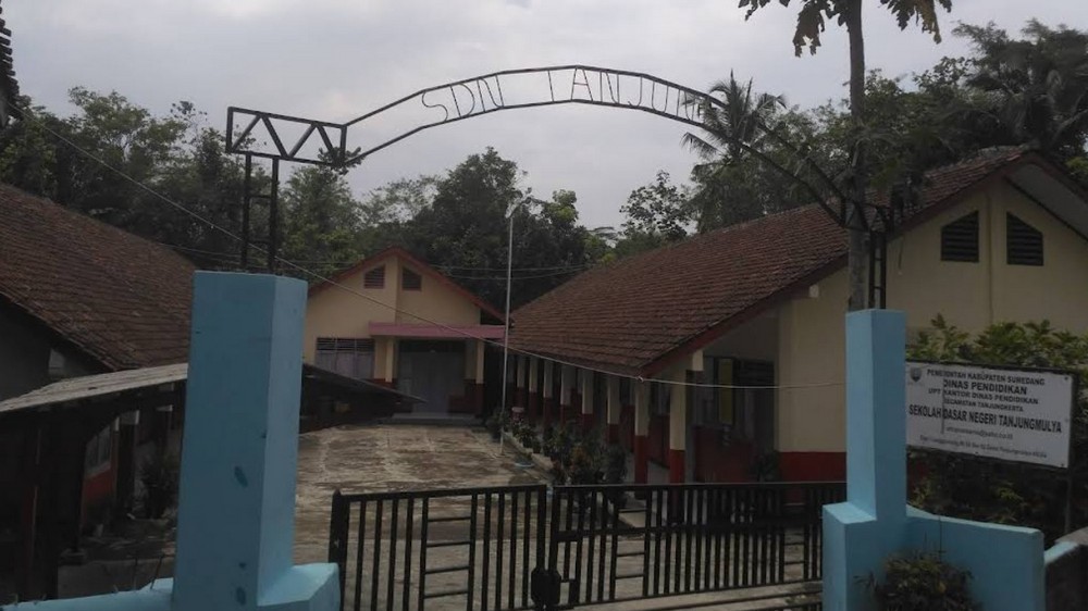 Gerbang sekolah SD Negeri Tanjungmulya Tanjungkerta