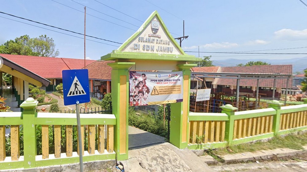 Gerbang SD Negeri Jambu Kecamatan Cisarua