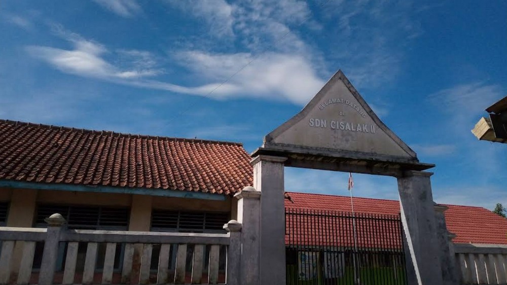 Gerbang SD Negeri Cisalak II Kecamatan Cisarua