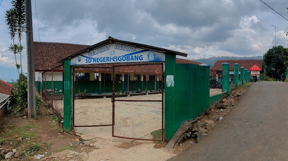Gerbang sekolah SD Negeri Cigobang Kecamatan Ganeas