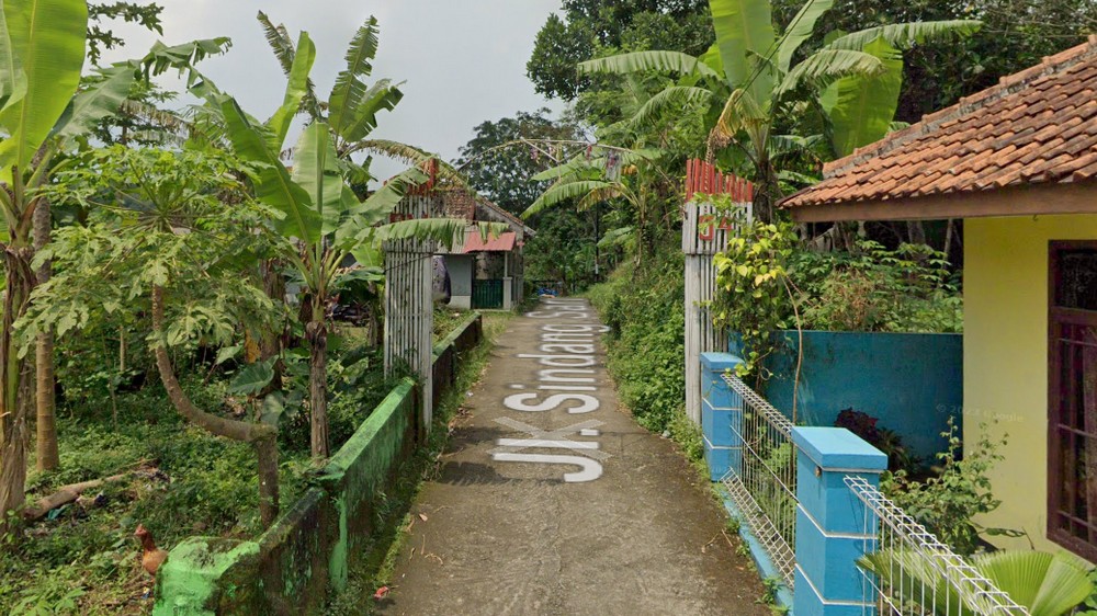 Gerbang masuk Kampung Sirnamurni Desa Cibeureum Wetan