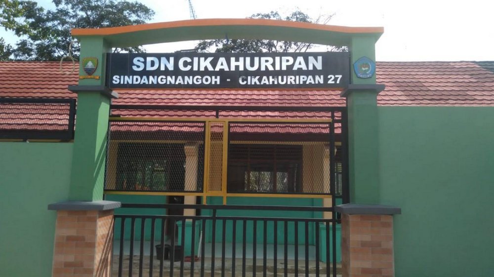 Gerbang sekolah SD Negeri Cikahuripan Kecamatan Cimanggung