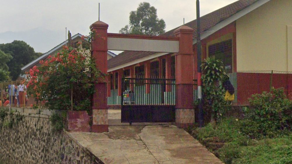 Gerbang sekolah SD Negeri Parakanmuncang III Kecamatan Cimanggung