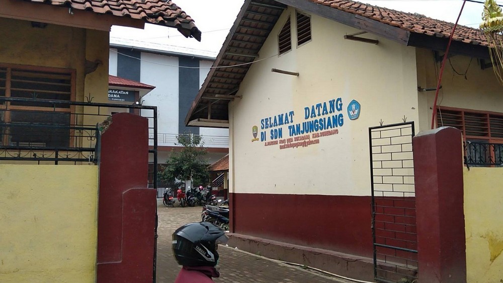 Gerbang sekolah SD Negeri Tanjungsiang Kecamatan Cimanggung