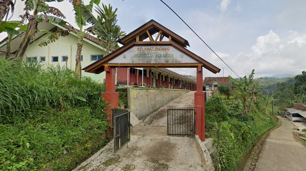 Gerbang sekolah SD Negeri Mekarsari Kecamatan Rancakalong