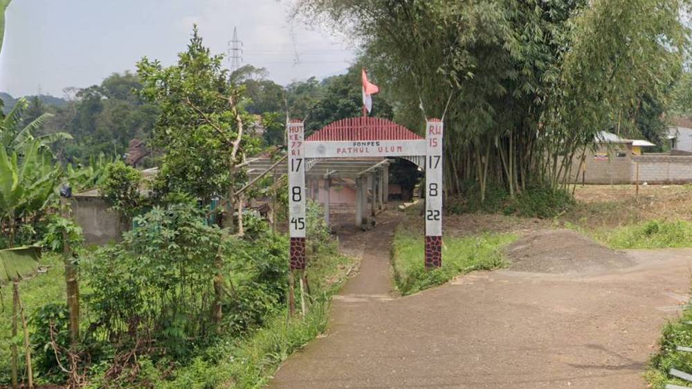 Gapura yang ada di Kampung Ciluluk Kidul Desa Margajaya