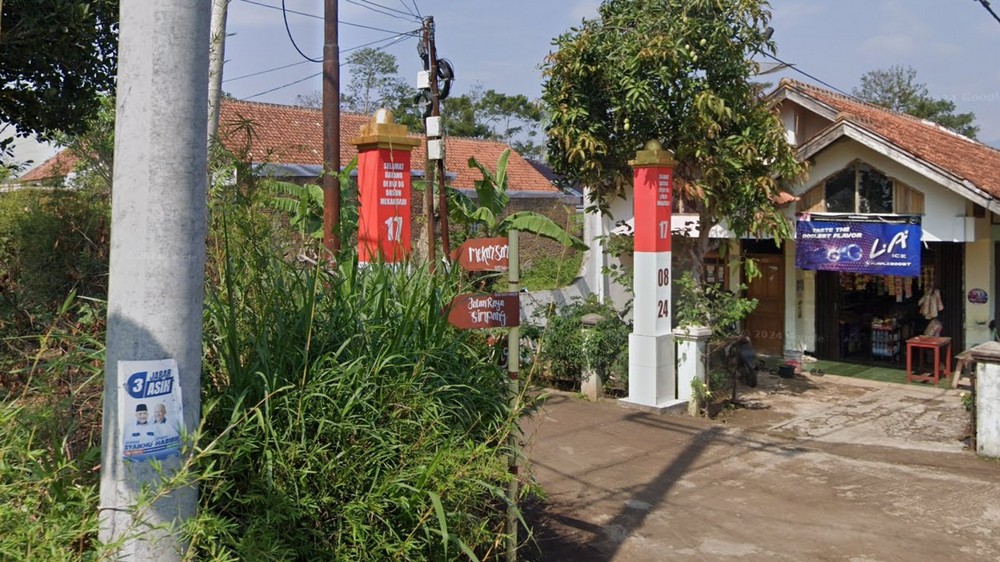 Akses masuk Kampung Mekarsari Desa Gunungmanik