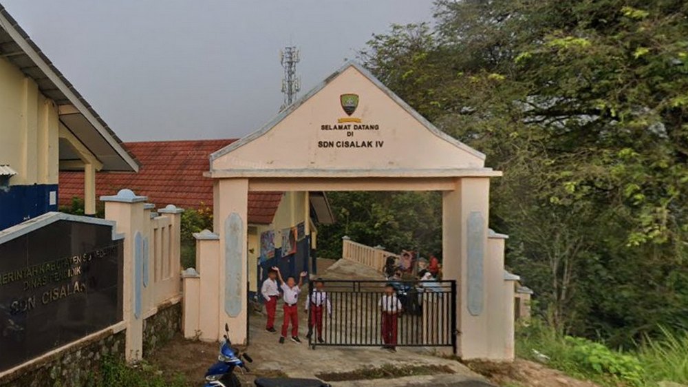 Gerbang SD Negeri Cisalak IV Kecamatan Cisarua