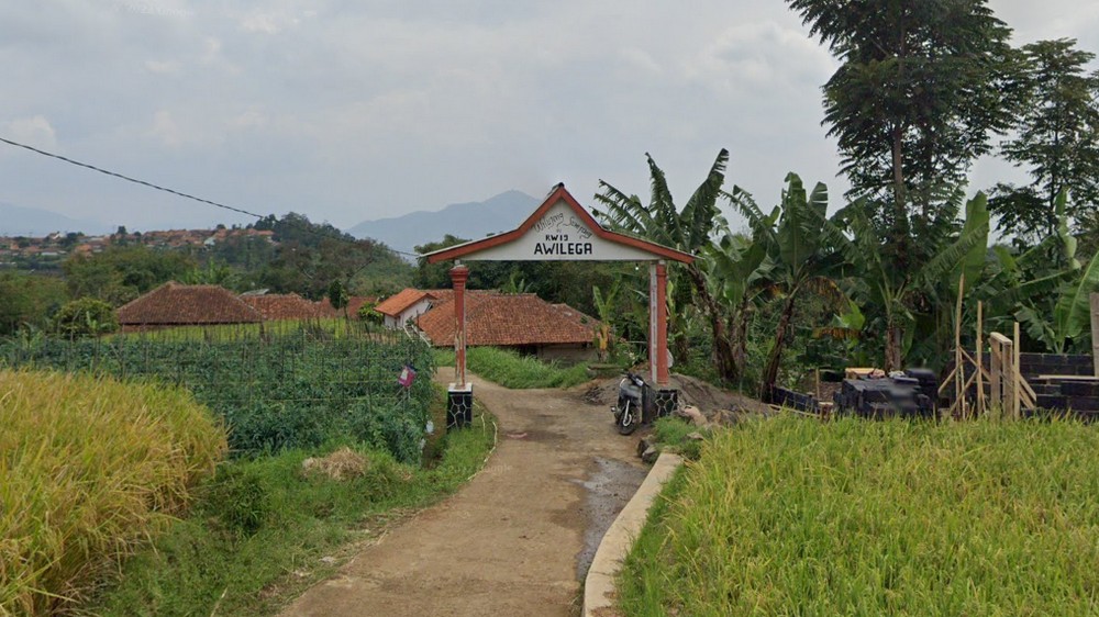 Gapura Kampung Awilega Desa Genteng
