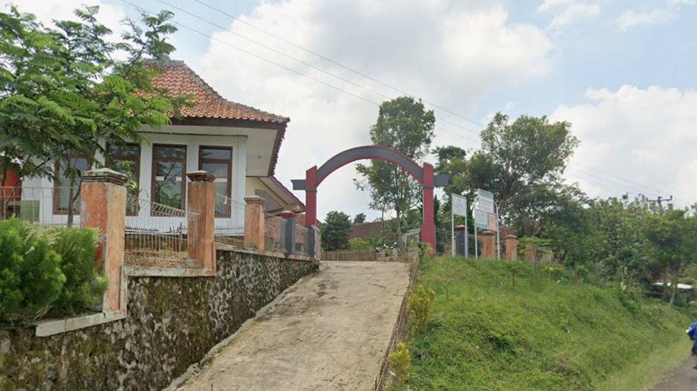 Gerbang sekolah SD Negeri Sirnamanah Kecamatan Rancakalong