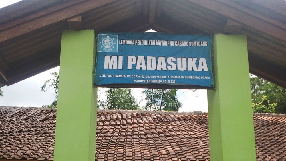 Gerbang sekolah MIS Padasuka
